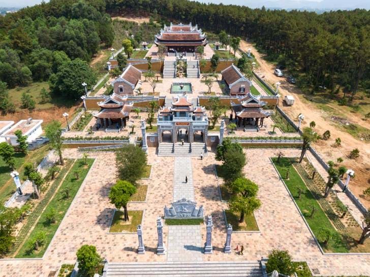 Thủ tướng cắt băng khánh thành Đền thờ gia tiên Bác Hồ tại Nghệ An